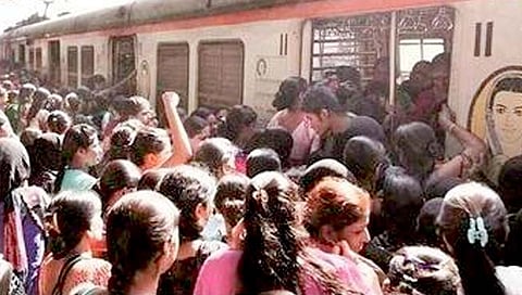 ठाणे : २० वर्ष झाली तरी महिलांसाठी केवळ एकच लोकल ट्रेन