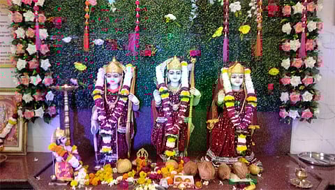 सातपूर : गायत्री कॉलनी मध्ये श्रीराम मंदिरात करण्यात आलेली आकर्षक सजावट. (छाया : सागर आनप)