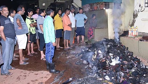 सिंधुदुर्ग : कणकवली तेलीआळीत बंद फ्लॅटमधील स्टेशनरी साहित्य जळून खाक