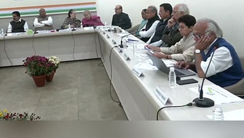 राहुल गांधींची खासदारकी रद्द केल्यानंतर काँग्रेस आक्रमक, दिल्लीत AICC ची बैठक सुरू