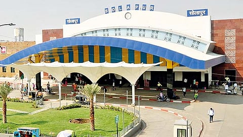 सोलापूर : मध्य रेल्वेच्या पथकाकडून स्थानकांची पाहणी