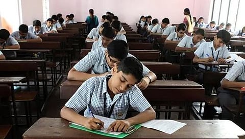दहावी-बारावीच्या वर्षातून आता दोनदा परीक्षा