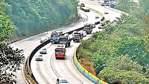 मुंबई-पुणे महामार्गावरील टोल दरात वाढ