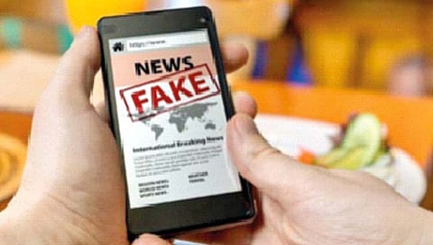 खबरदार! फेक न्यूज शेअर कराल तर पडेल महागात, सोशल मीडियावर पोलिसांचा ‘वॉच’