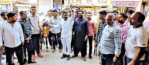 आष्टा : घरकुले लाभार्थींच्या नावावर करा