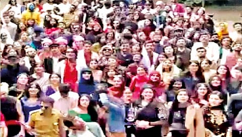 मनोरंजन : देशप्रेमाच्या नशेपेक्षा मनोरंजनाचीच भूक मोठी