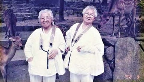 विश्वविक्रमी जुळ्या बहिणी!