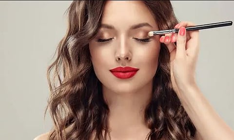 छोटीशी चूकही सगळा मेकअप बिघडवून टाकते, जाणून घ्या मेकअपची काही सोपी तंत्रे
