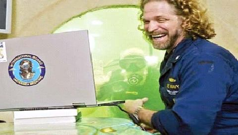 100 दिवस खोल पाण्यात राहण्याचे स्वीकारले चॅलेंज