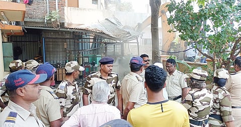 पिंपळे गुरव येथे अनधिकृत बांधकामांवर कारवाई