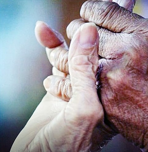 आयुष्याची संध्याकाळ त्रासदायकच..! ज्येष्ठांच्या वाट्याला शारीरिक, मानसिक त्रासासह मालमत्तेचा वाद