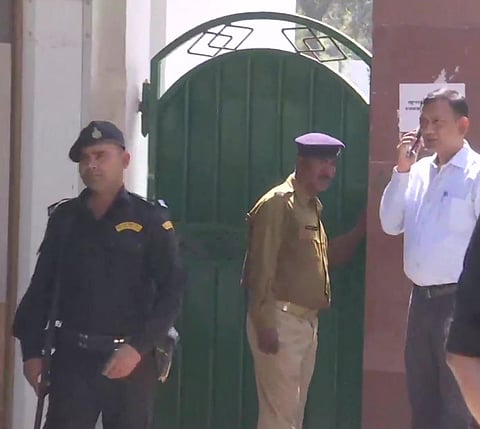 राबडी देवींच्या निवासस्थानी सीबीआयची धडक, नोकर भरती प्रकरणी चौकशी?