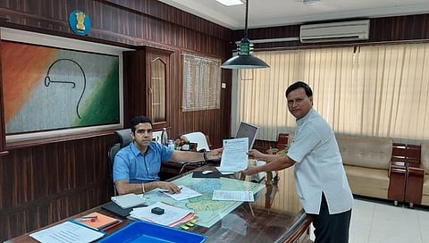 ‘चला जाणूया नदीला’मध्ये पांझरा नदीचा समावेश करावा ; जिल्हाधिकाऱ्यांना निवेदन