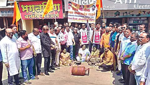 उद्धव ठाकरे गट,www.pudhari.news