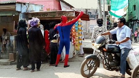 धुळवड निफाडची : मॉडर्न झाली डसनडुकरी