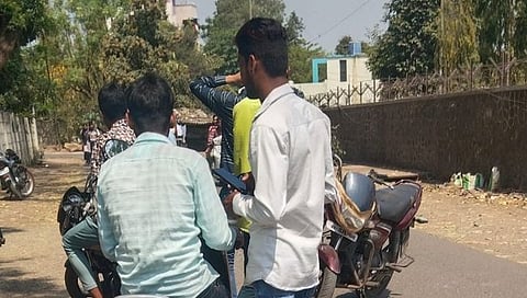 टोळक्यांचा घोळका,www.pudhari.news