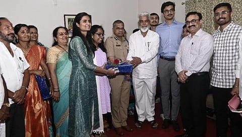 नाशिक : शेतकऱ्यांची मुले प्रशासकीय सेवेत याचा अभिमान : पालकमंत्री दादा भुसे