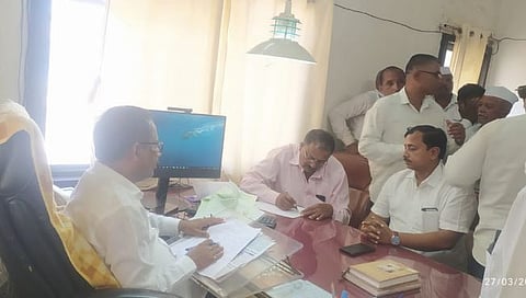 नाशिक : टोमॅटो व्यापाऱ्यांकडून शेतकऱ्यांची दोन कोटींची फसवणूक