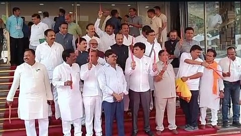 Maharashtra budget 2023 : कृषीमंत्र्यांच्या वादग्रस्त वक्तव्यावर ‘मविआ’चे आमदार आक्रमक