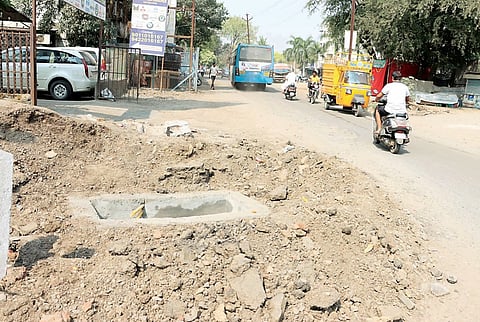 पुणे : ‘डीएसके’ रस्त्याला खोदकामाचे ग्रहण!