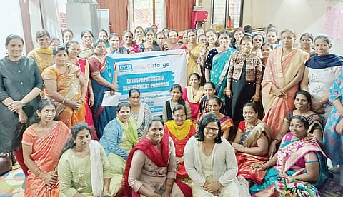 पुणे : एकल महिलांच्या ’त्या’ बनल्या आधार!