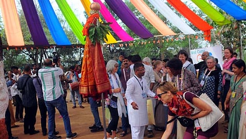 नागपूर : विदेशी पाहुण्यांची गोविज्ञान संशोधन केंद्राला भेट; गोंडी नृत्यावर धरला ठेका