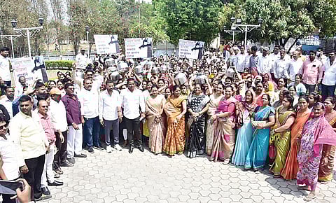 आयुक्त बाहेर या.. पाणीपट्टी भरतो, पाणी द्या! सावेडी उपनगराचा पाणीपुरवठा विस्कळीत