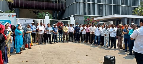 पुणे : एकच मिशन… जुनी पेन्शन ! या घोषणेने जिल्हाधिकारी कार्यालय परिसर दणाणले