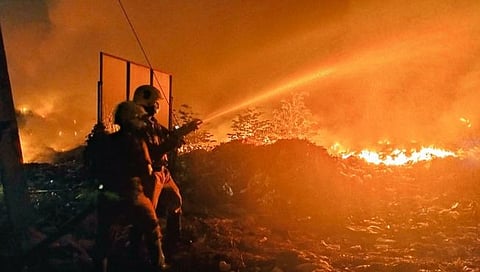 कोचीत कचरा प्लांटला लागलेली आग विझवण्यासाठी नौसेनेची धाव