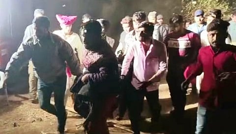 पन्हाळगडावर चित्रपट शुटींगवेळी अपघात! सज्जा कोठी तटबंदीवरुन पडून तरुण गंभीर