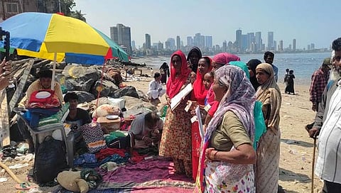 माहीम समुद्र किनाऱ्यावरील १७ कुटुंब बेघर : महापालिकेची कारवाई
