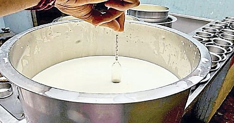 श्रीगोंदा : भेसळीच्या दुधाचे ओघळ ग्रामीण भागात..!