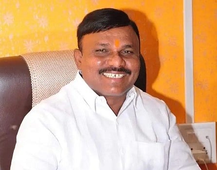 बारामती अॅग्रोवर नव्हे, गुन्हा शेतकर्यांवर : नामदेव राऊत