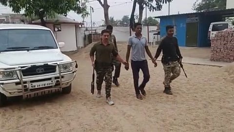 जहाल नक्षलवाद्यास अटक: गडचिरोली पोलिसांची कारवाई