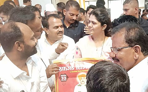 पाथर्डी : नारळी सप्ताहाला पंकजा मुंडे येणार; ग्रामस्थांनी दिलेले निमंंत्रण स्वीकारले