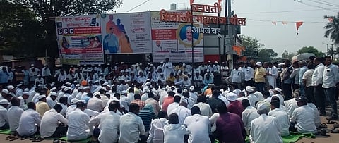 राहु : आ. राहुल कुल यांच्या गावात खा. संजय राऊत यांचा निषेध