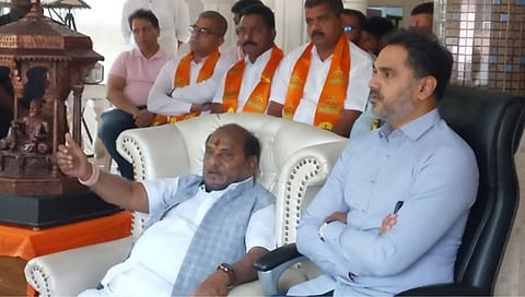 रत्नागिरी : जीभ हसडायला मनगटात बळ आहे का? रामदास कदम यांचे ठाकरेंना प्रत्युत्तर