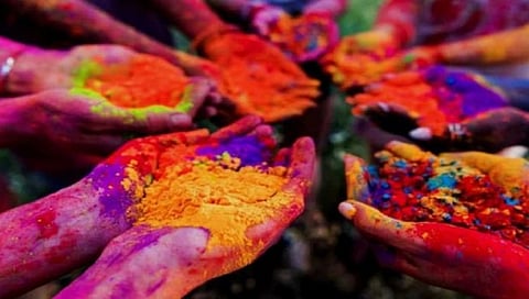 Rang Panchami 2023 : राशी आणि रंग; जाणून घ्या राशीनुसार शुभ रंग