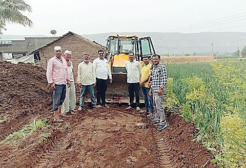 संगमनेर : दहा वर्षांनंतर रस्त्याचा प्रश्न लागला मार्गी; शेतकर्यांमध्ये समाधान