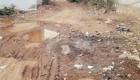 नेवासा तालुक्यातील शिवरस्त्याचा श्वास कोंडलेलाच; नोटिसा बजावूनही अतिक्रमणे हटेनात