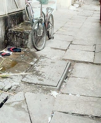 पुणे : पदपथांची दुर्दशा अन् खोदलेले रस्ते; नागरी समस्यांनी ग्रासला भोपळे चौक