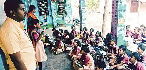 भांबोर्यात वाजली शाळेची घंटा; उच्चशिक्षित तरूण सरसावले