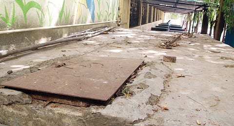 पिंपरीतील रुपीनगर शाळेला दुरुस्तीची प्रतीक्षा; विद्यार्थ्यांच्या मानाने अपुरी स्वच्छतागृहे