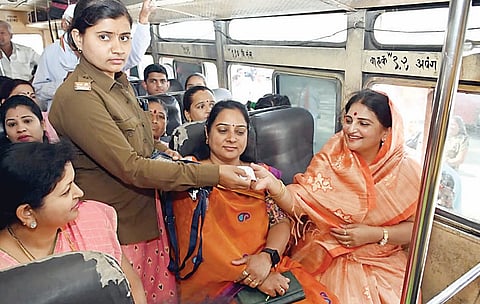 स्नेहलता कोल्हेंचा कोपरगाव-संगमनेर बस प्रवास