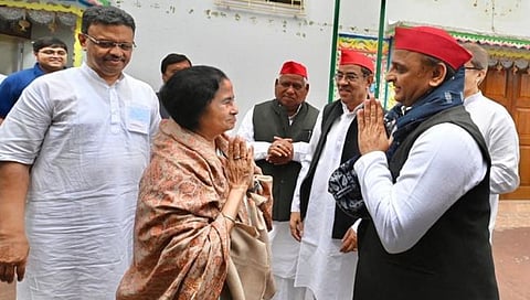 आगामी निवडणुकीत काँग्रेसशिवाय नवी आघाडी; ममता बॅनर्जी आणि अखिलेश यादव यांची हातमिळवणी