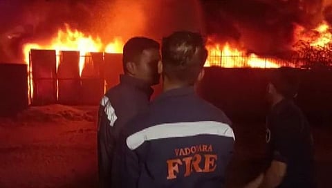 गुजरातमधील वडोदरा येथील केमिकल फॅक्टरीला भीषण आग