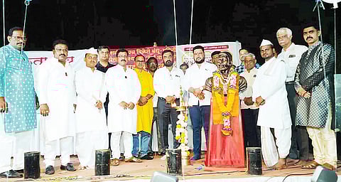 पुणे : टीव्हीएस ई-व्हेईकलचे वृत्तपत्र विक्रेत्यांना वाटप