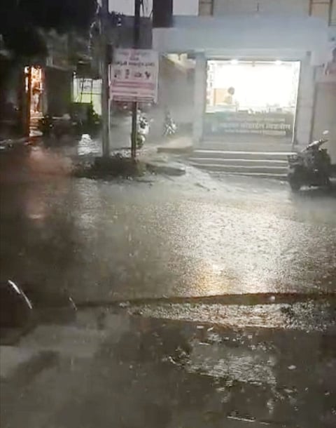 पुणे : खेड तालुक्याच्या पश्चिम भागात रात्री जोरदार पाऊस