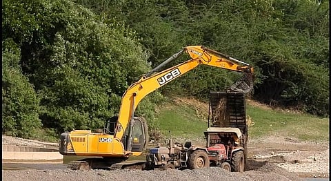 नवीन वाळू धोरणाने सरकारी बाबू होणार मालामाल