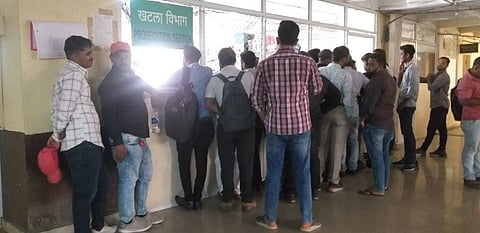 पुणे: व्हीआयपी नंबरसाठी आरटीओत वाहन चालकांची तूफान गर्दी…